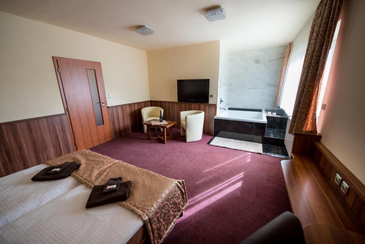 Hotel Kras Jedovnice Extérieur photo
